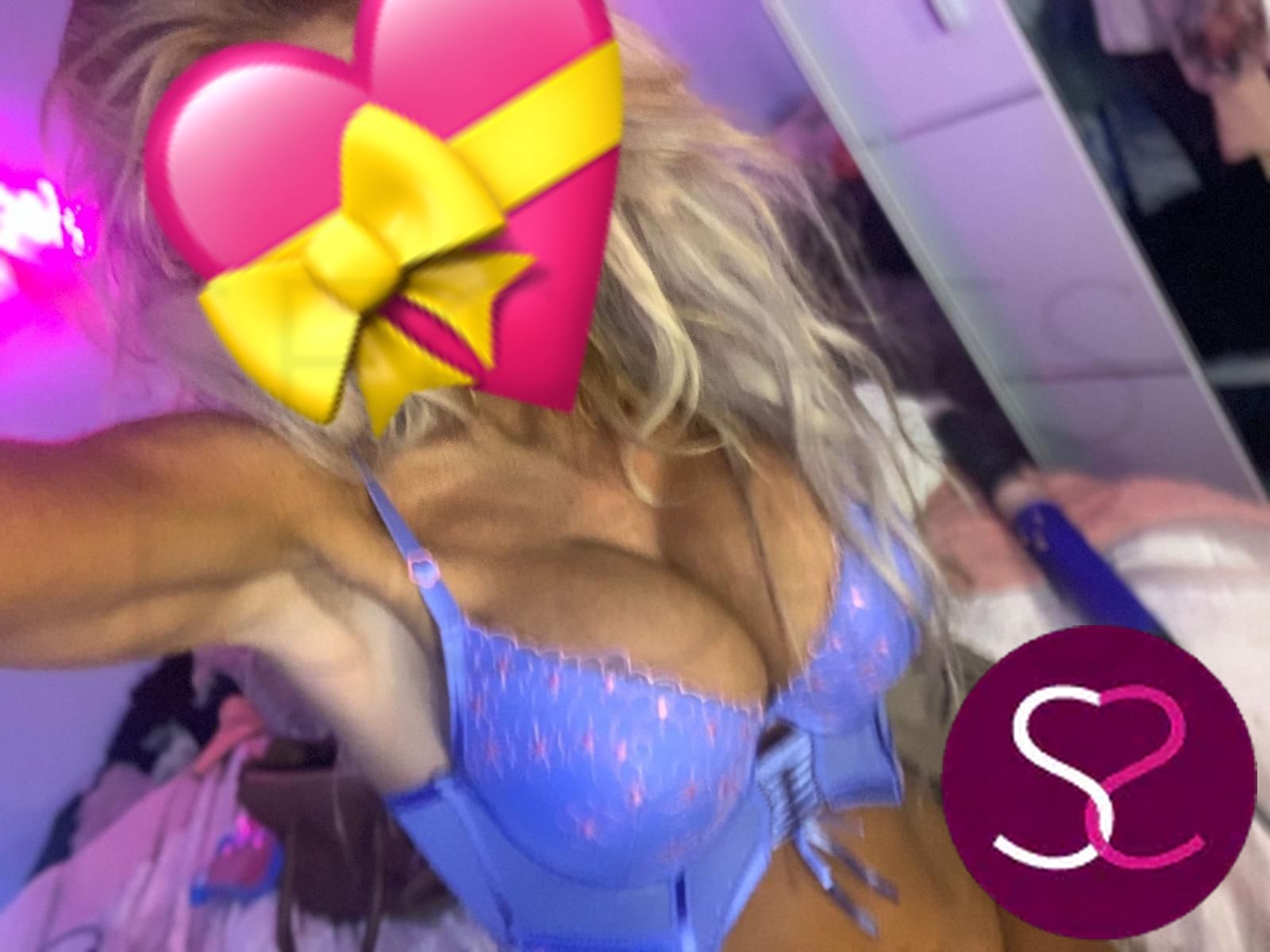 CHECK OUT OUR NEW SEXY BUSTY BLONDE WHO IS PROVING TO BE VERY
POPULAR..EVERYONE MEET CASSIE
SIX 6 FIGURE WITH 28HH BUST
SUPER SEXY AND FUN FUN FUN 
