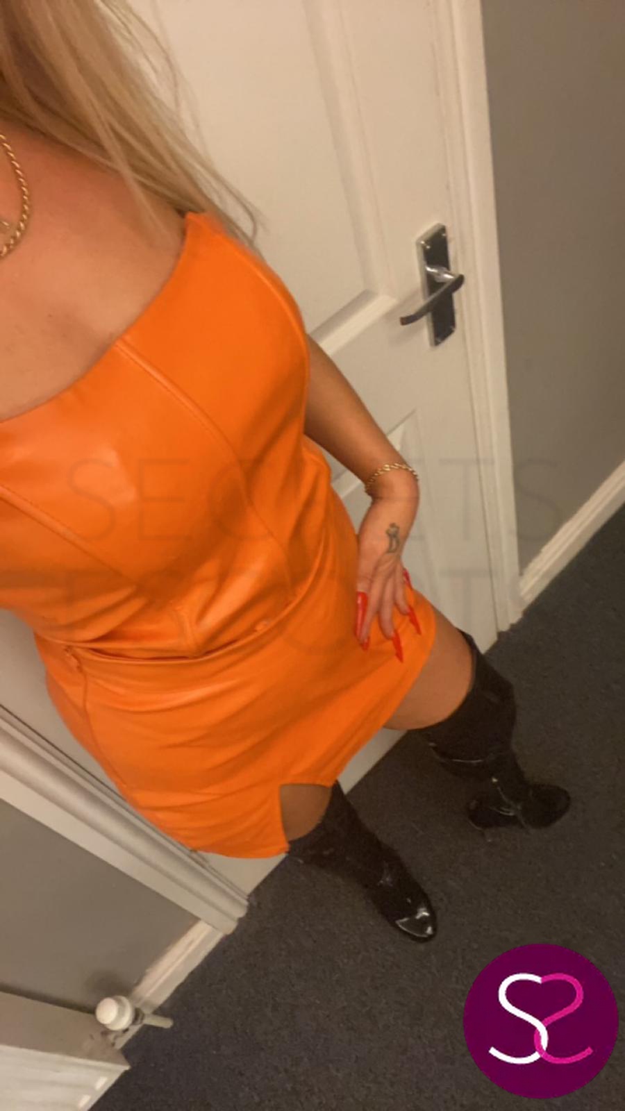 NEON WITH A TAN- ORANGEY BOOM!! CALL TO SPEND TIME WITH HOLLY TONIGHT!! 